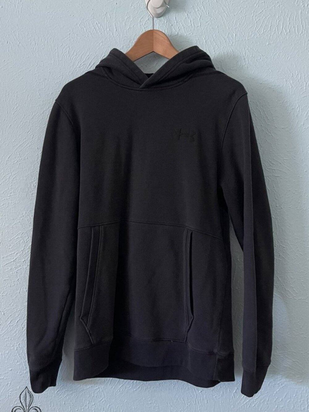 🐈⬛Under Armor fitted hoodie🐈⬛